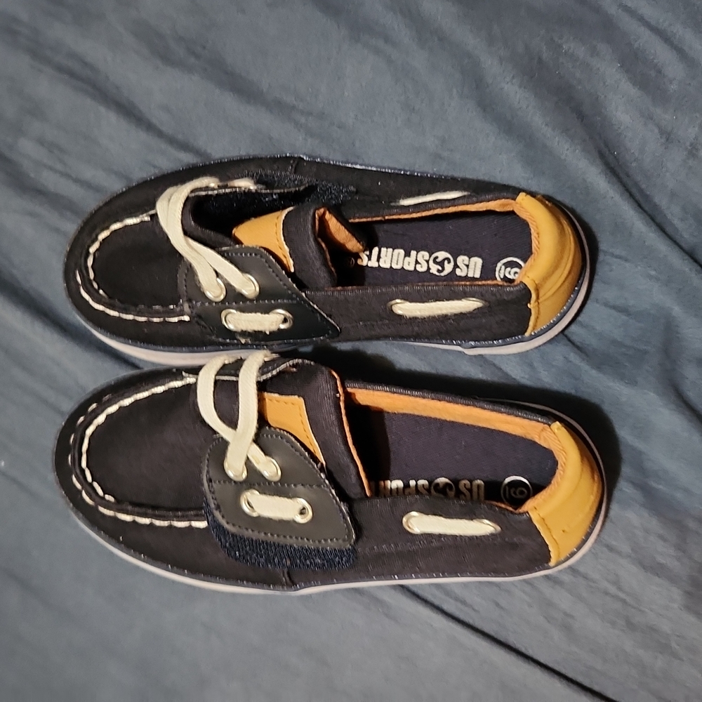 Navy blue dock shoes